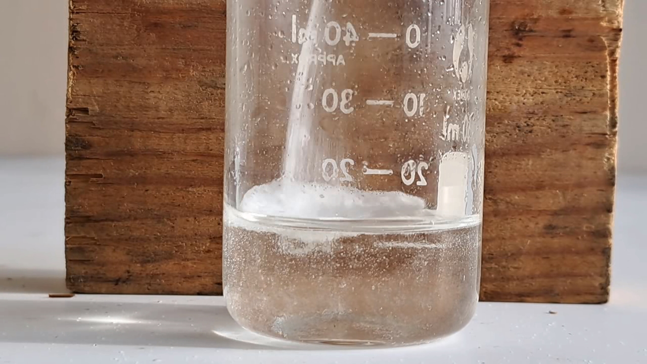 Reaction of 56% nitric acid with calcium carbonate