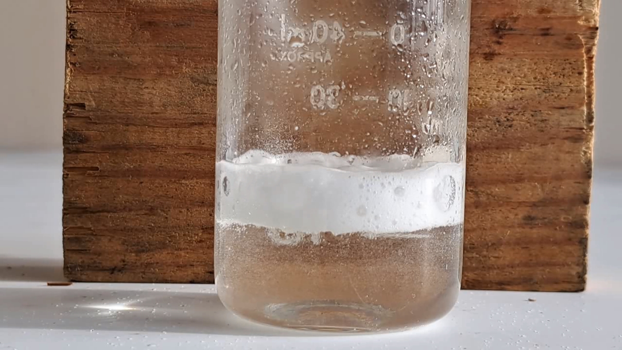 Reaction of 56% nitric acid with calcium carbonate