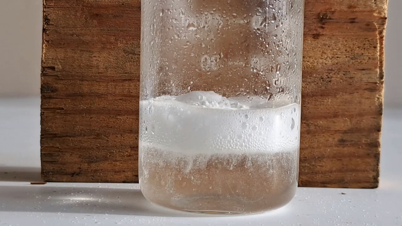 Reaction of 56% nitric acid with calcium carbonate