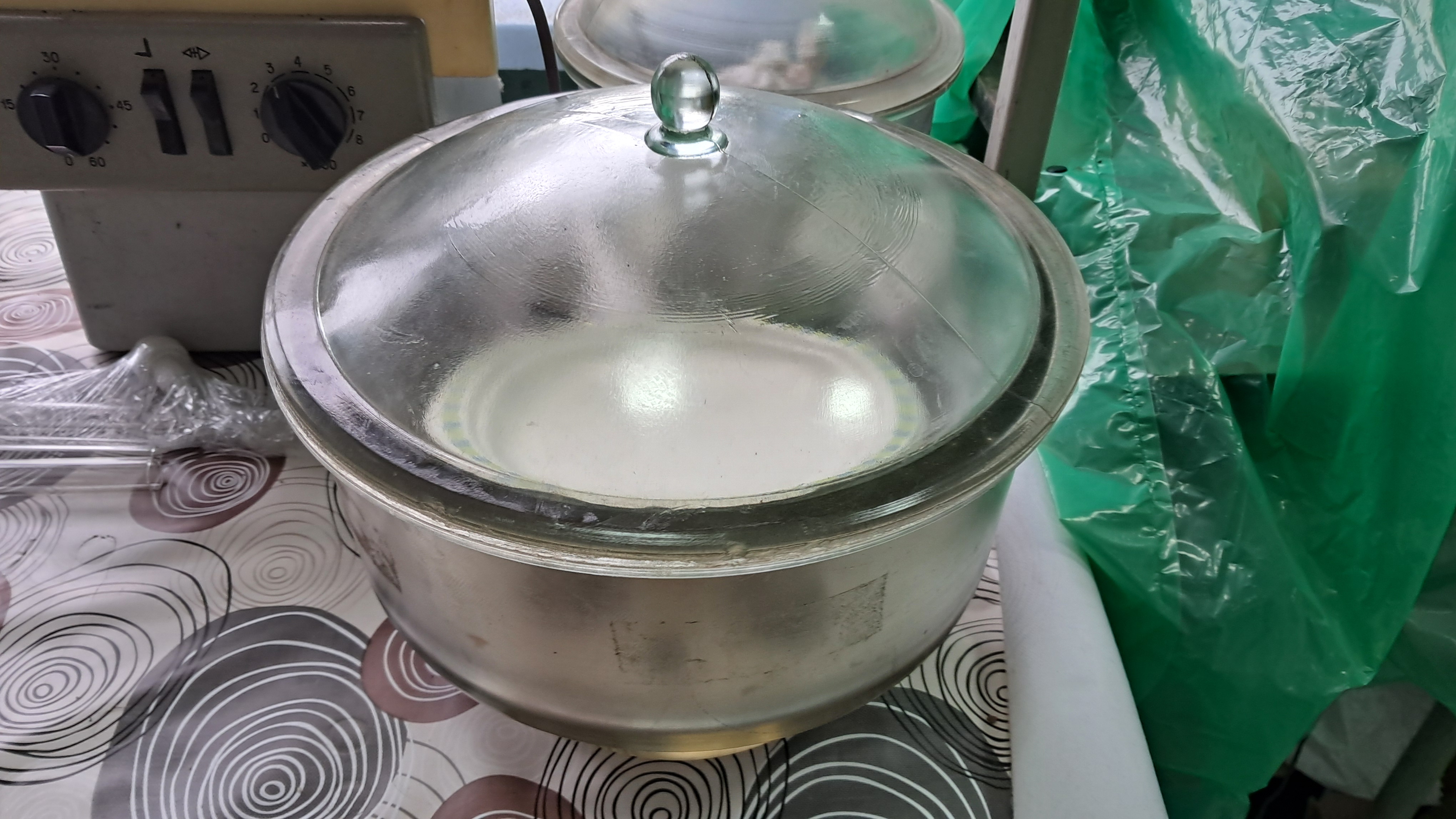 ''Bathing'' the Desiccator. What to Do if the Desiccator Lid Doesn't Open?
