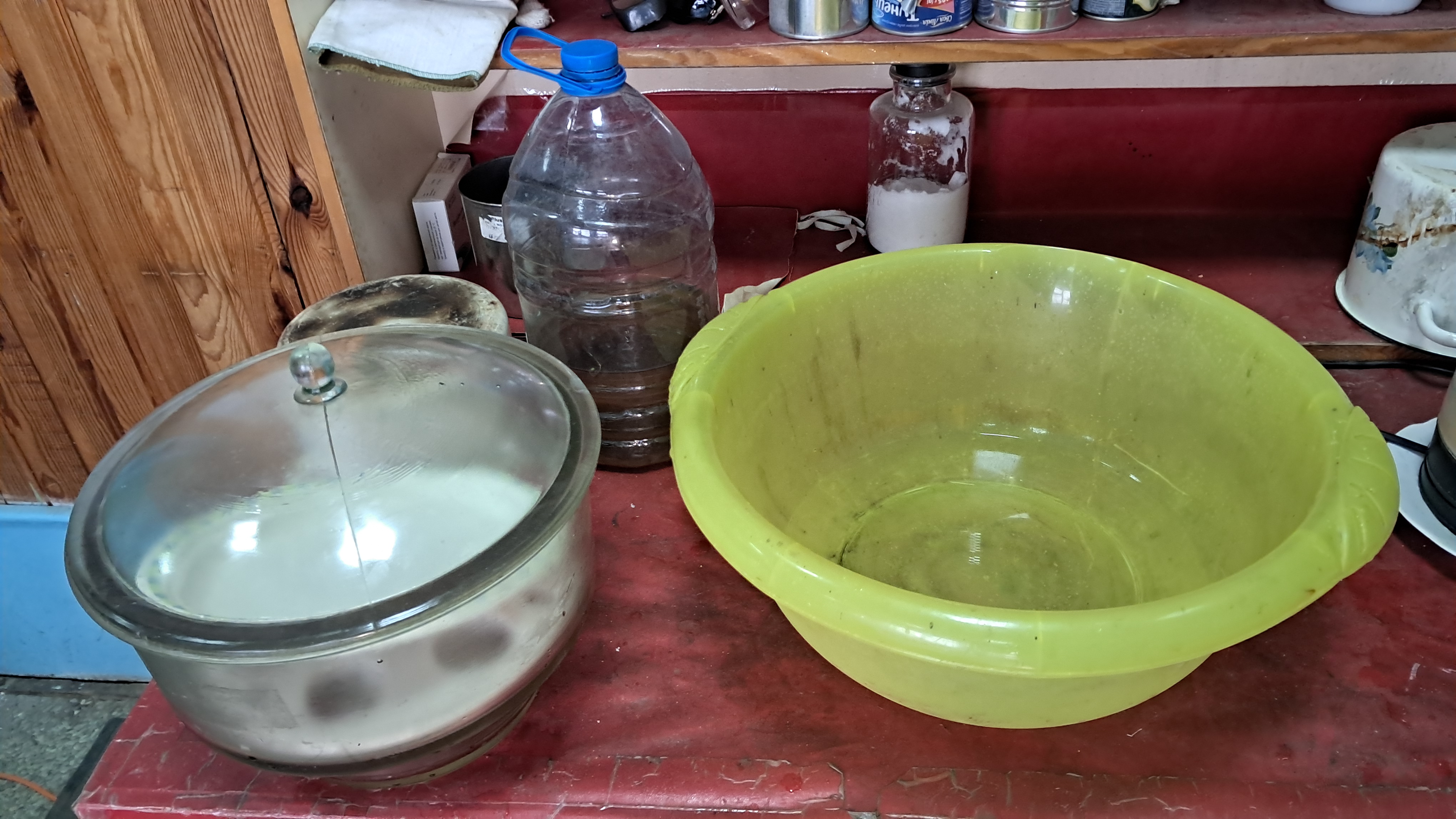 ''Bathing'' the Desiccator. What to Do if the Desiccator Lid Doesn't Open?