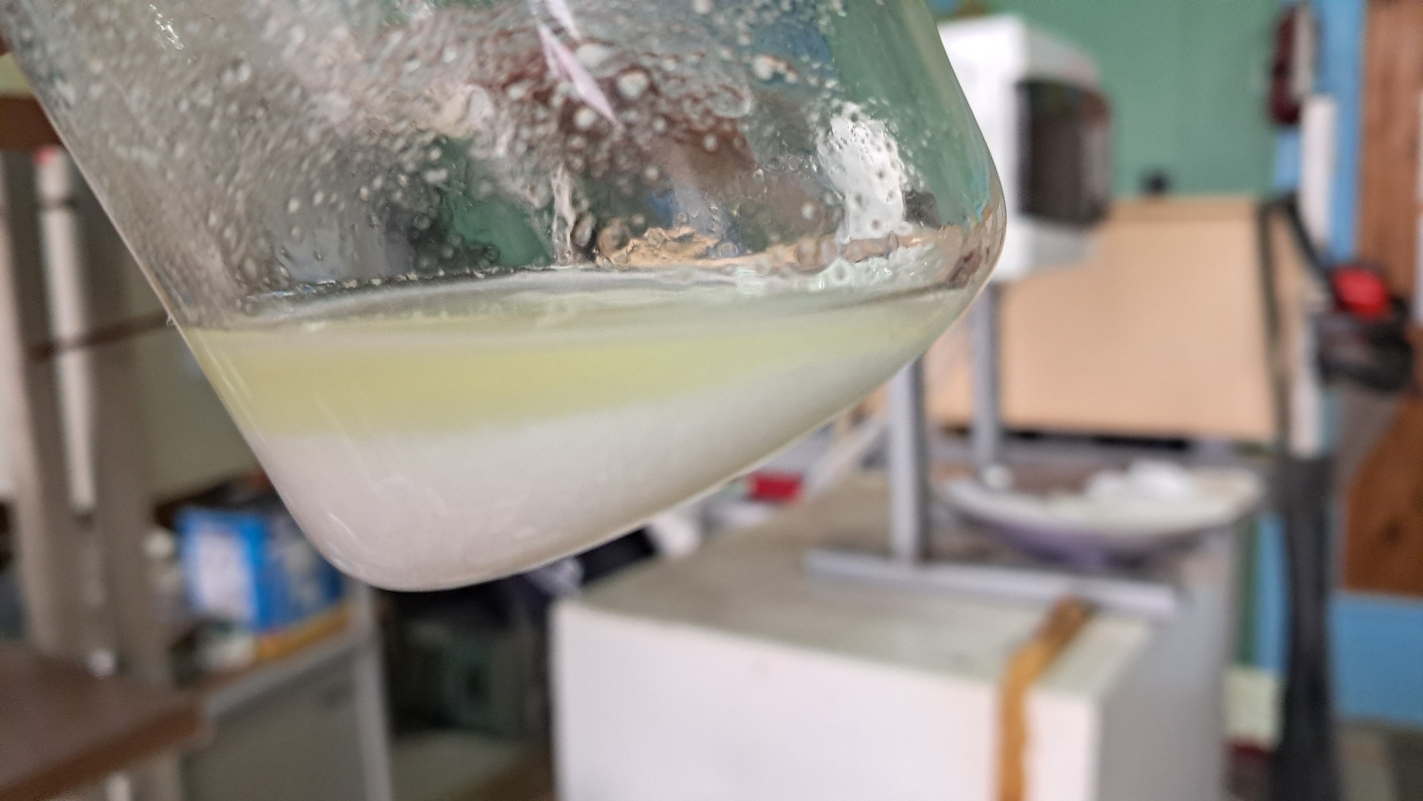 Synthesis of iron (III) benzoate