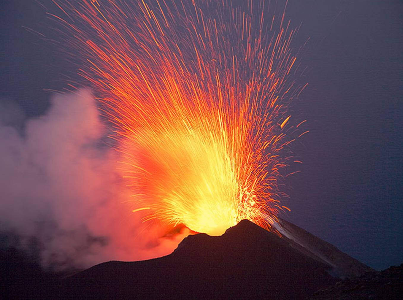 Как сделать вулкан в домашних условиях?