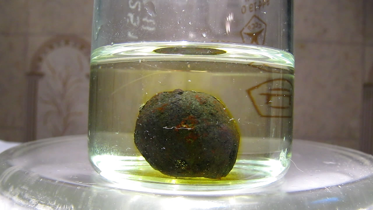 Окатыш и соляная кислота. Iron ore pellet and hydrochloric acid