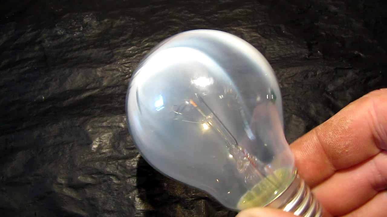 Лампа накаливания и турбо-зажигалка. Incandescent light bulb and turbo lighter