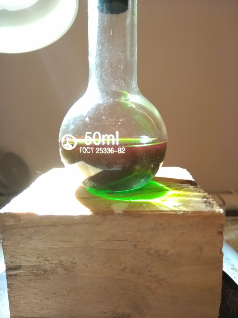   .      . Extraction of chlorophyll with acetone. Luminescence of chlorophyll extract under ultraviolet light