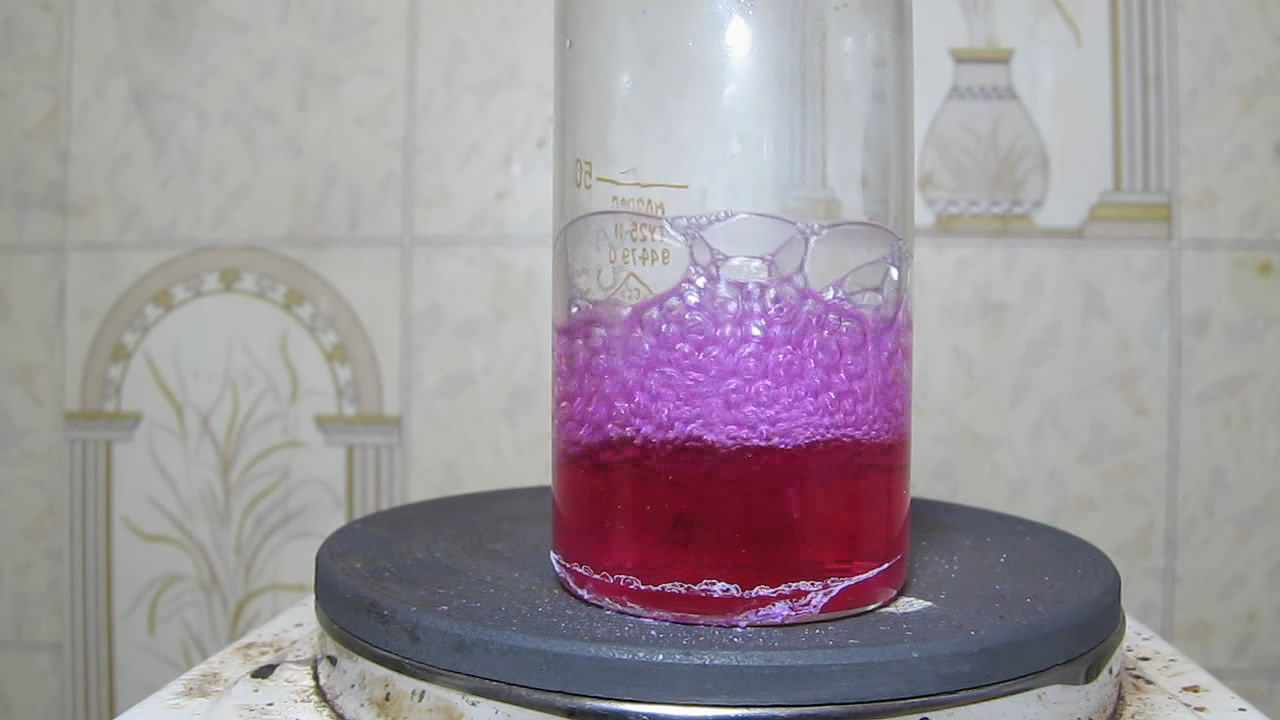 Разложение гидрокарбоната натрия. Decomposition of sodium bicarbonate