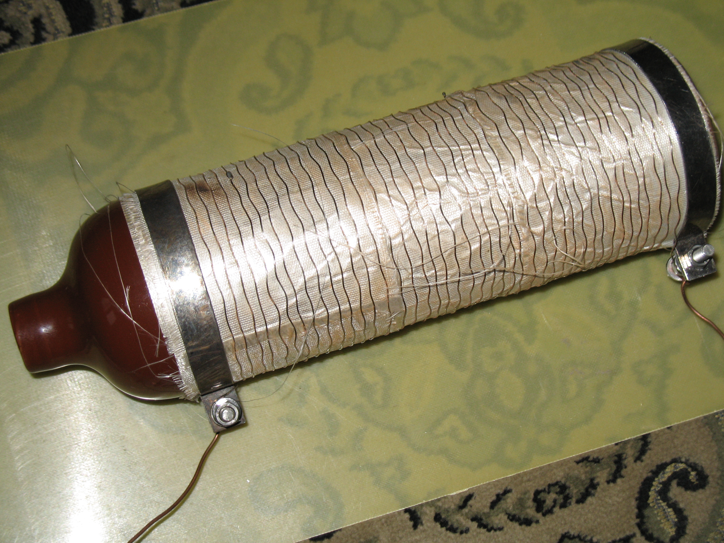 Глиняная реторта с нагревательной спиралью