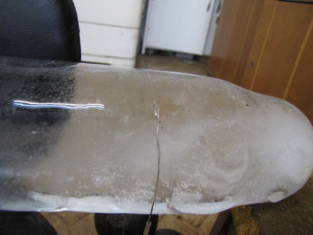 Разрезание льда (лед под давлением)