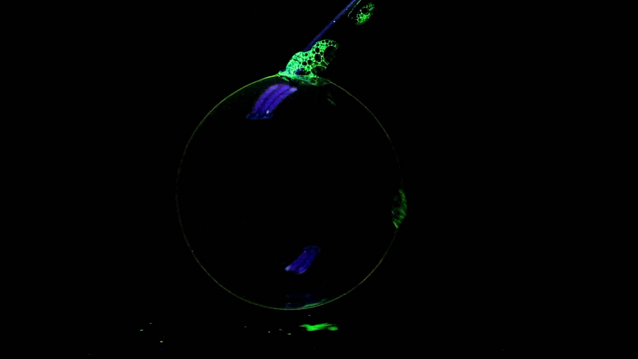 ,     . Fluorescein, soap bubbles and ultraviolet light