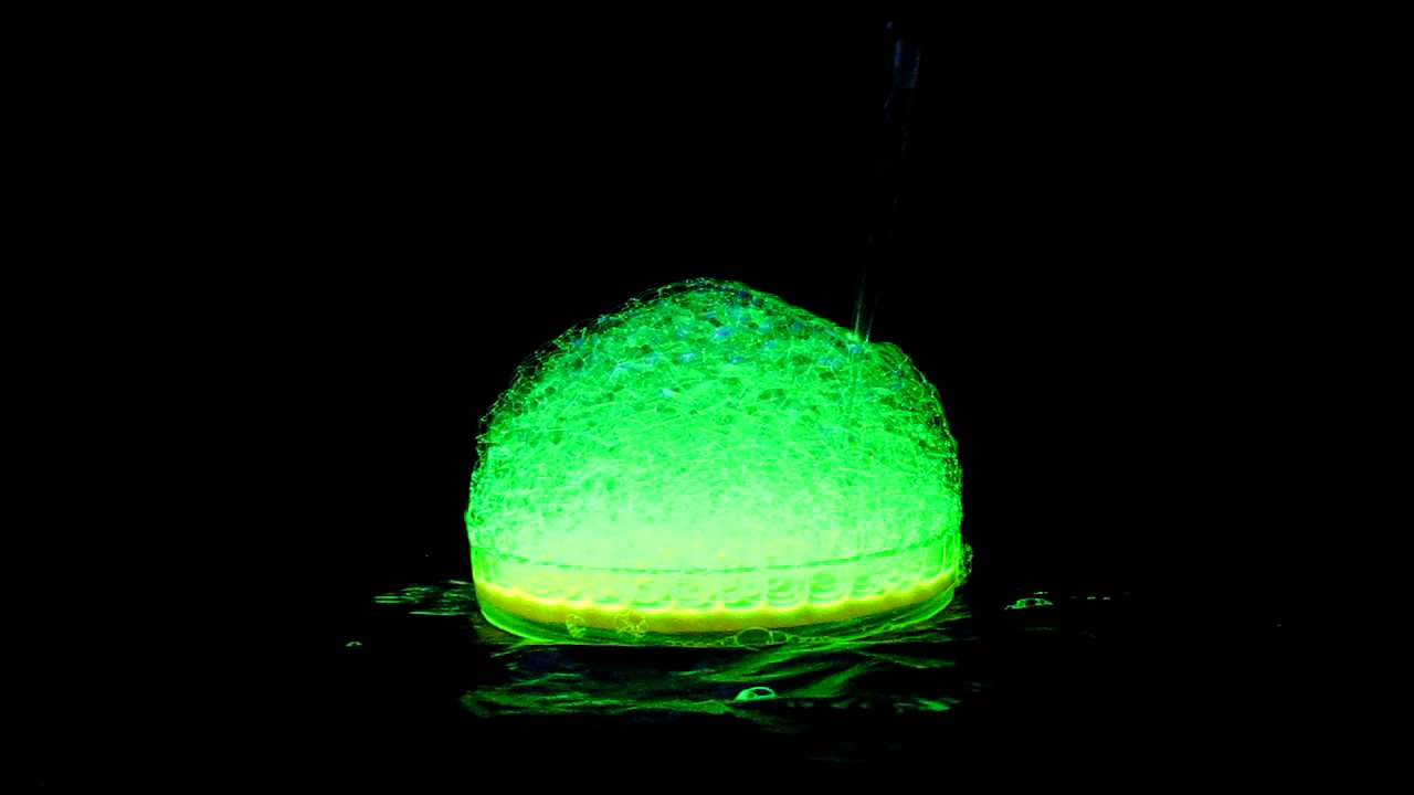 ,     . Fluorescein, soap bubbles and ultraviolet light