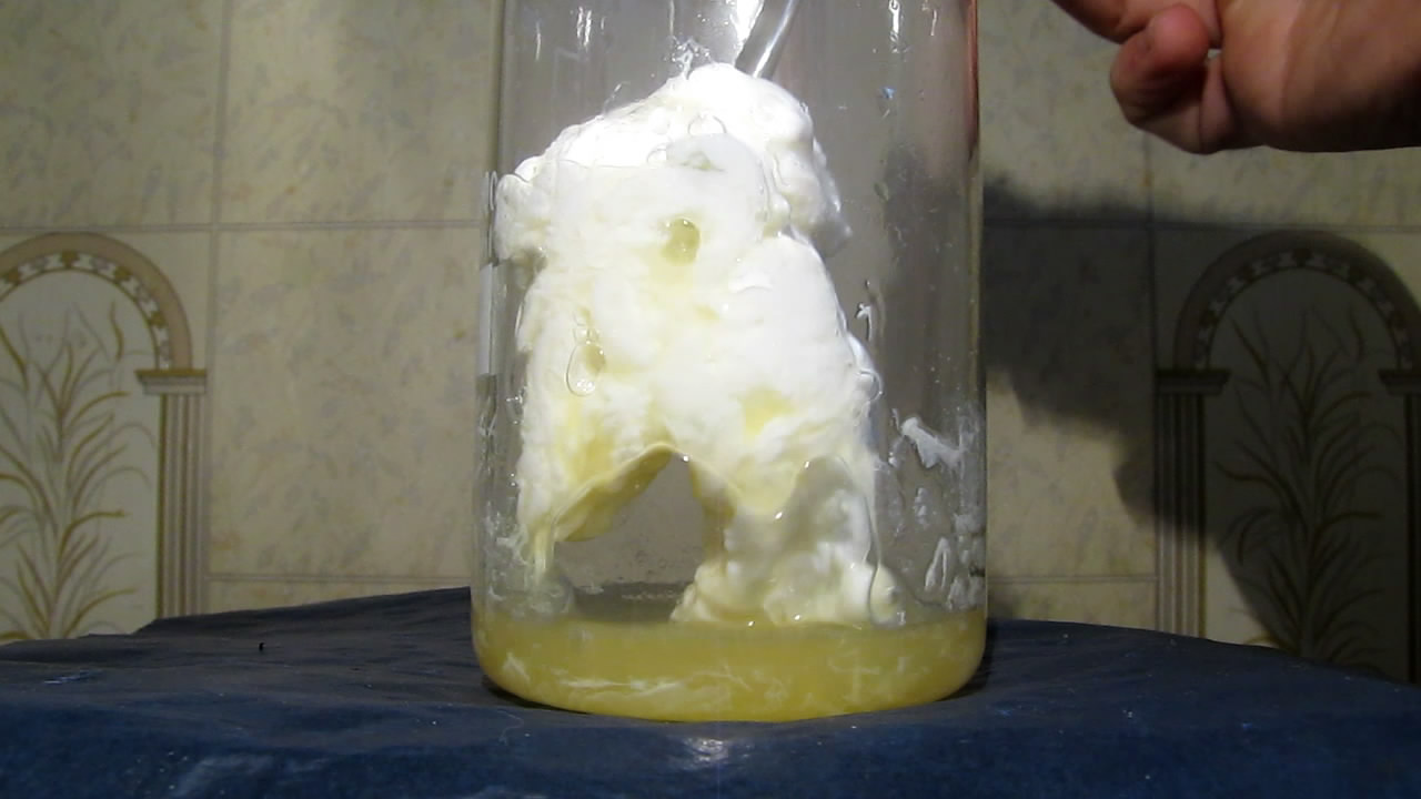Белок куриного яйца и азотная кислота. Egg white and nitric acid