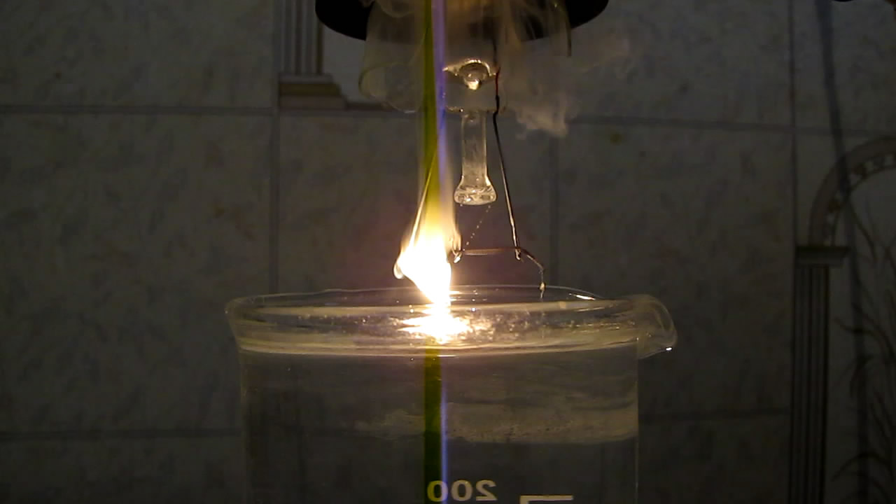   :     . Incandescent lamp filament: in water and in air