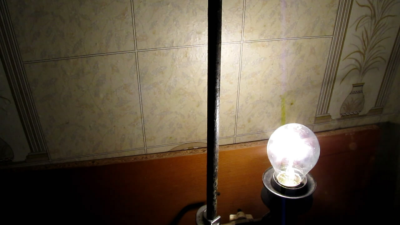  ,     (220 ) ? Incandescent light bulb (220V) filled with water