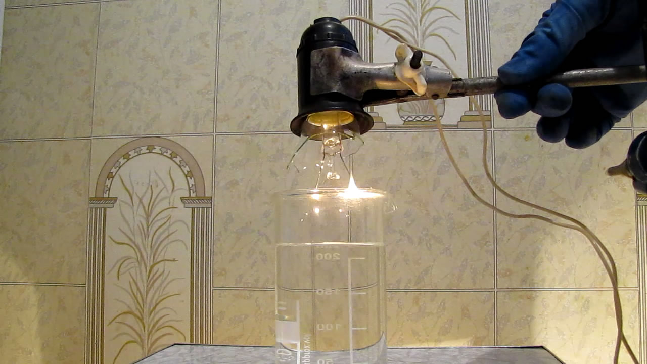   :     . Incandescent lamp filament: in water and in air