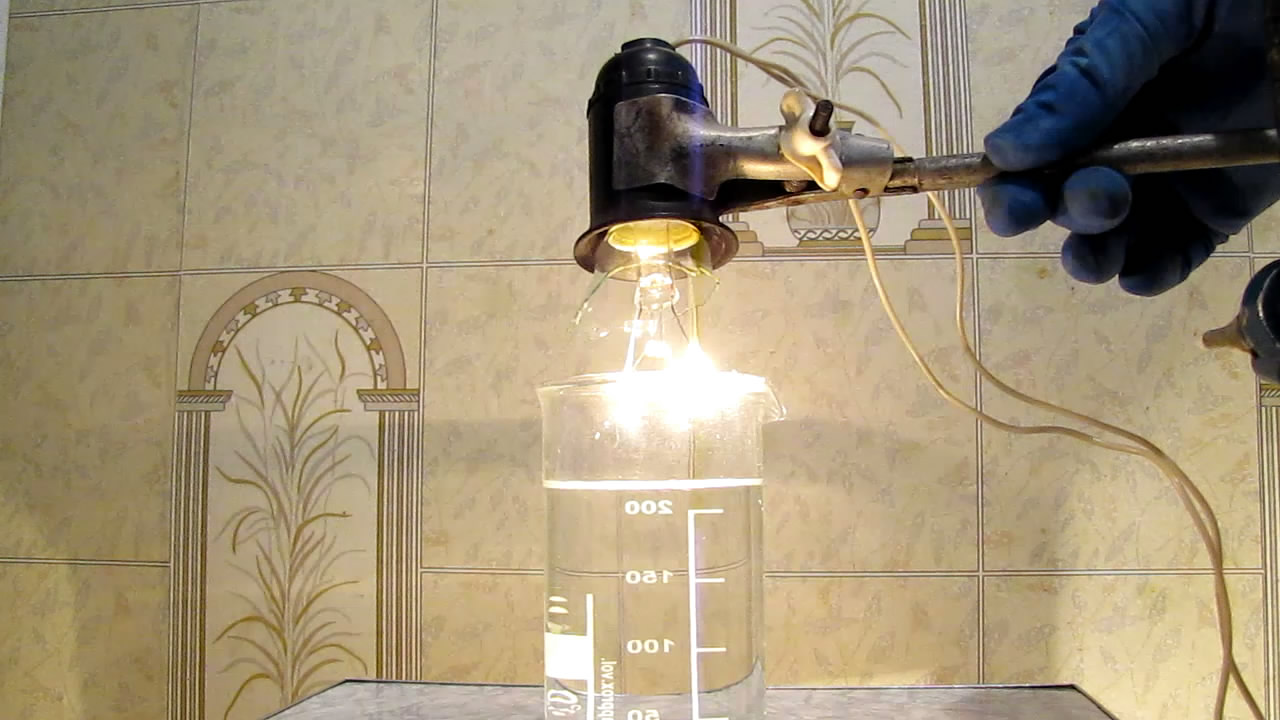   :     . Incandescent lamp filament: in water and in air