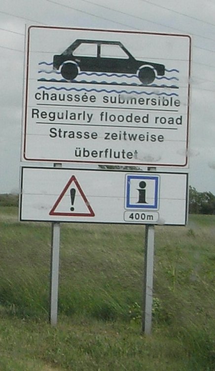 --:   . Passage du Gois: road under water