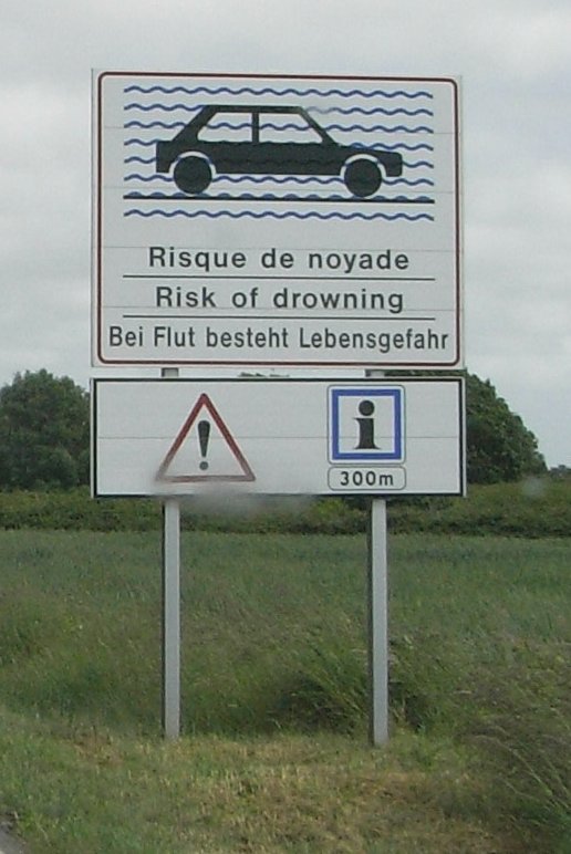 --:   . Passage du Gois: road under water