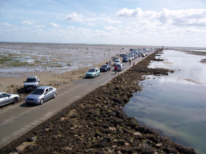 --:   . Passage du Gois: road under water