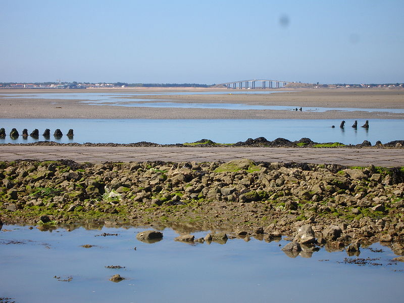 --:   . Passage du Gois: road under water