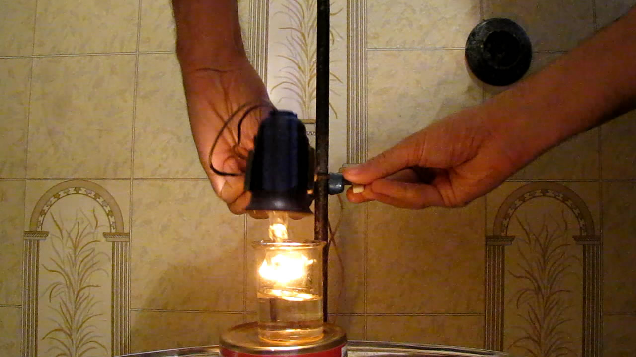 Спираль лампы накаливания и гексан (эксперимент без пожара). Incandescent lamp filament and hexane (experiment without uncontrolled fire)