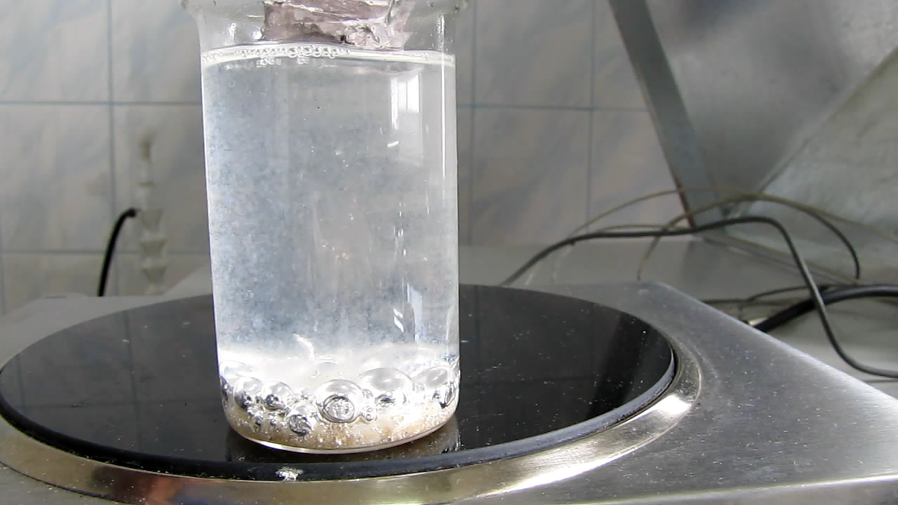   (  ). Melting of sodium (in mineral oil)