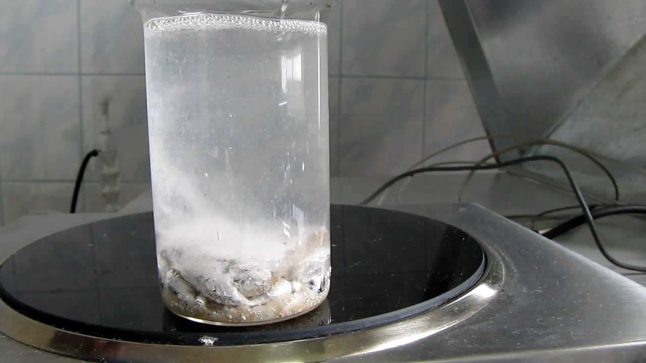   (  ). Melting of sodium (in mineral oil)