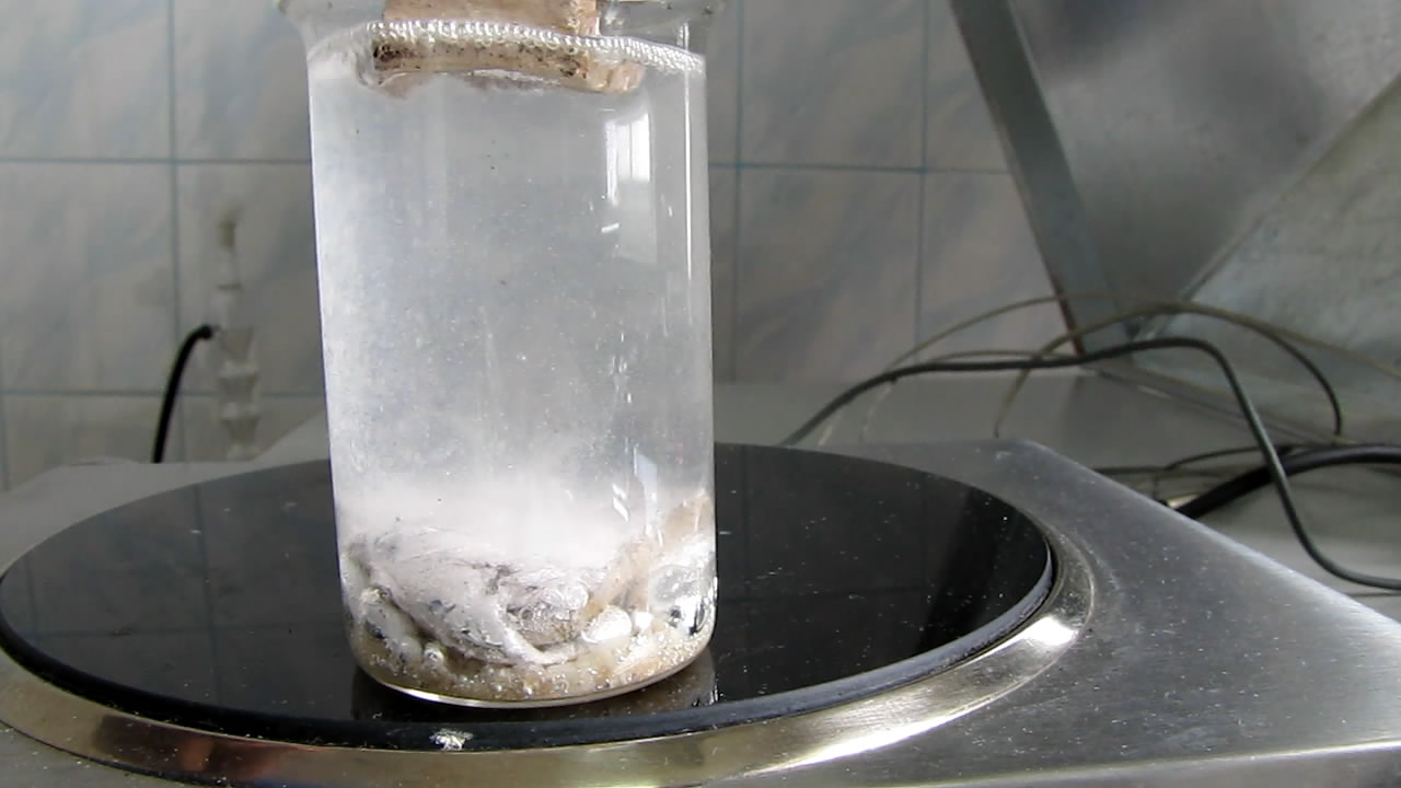   (  ). Melting of sodium (in mineral oil)