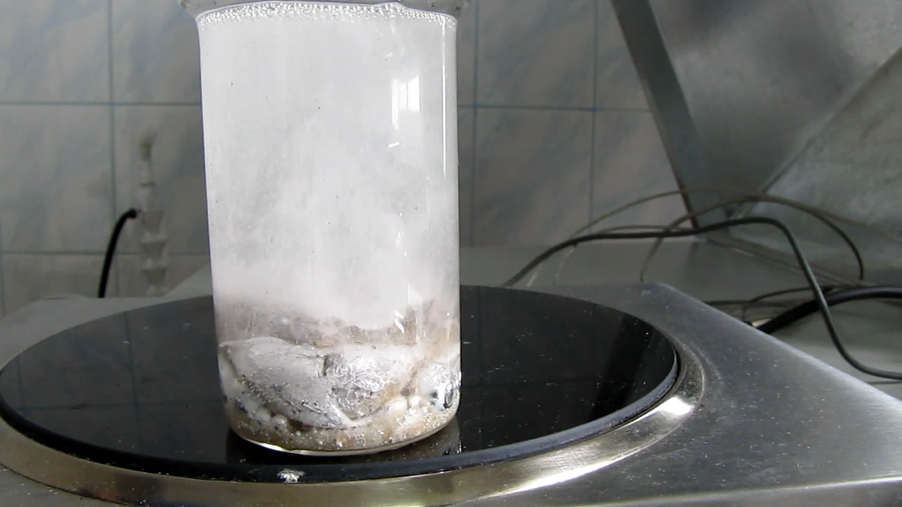   (  ). Melting of sodium (in mineral oil)