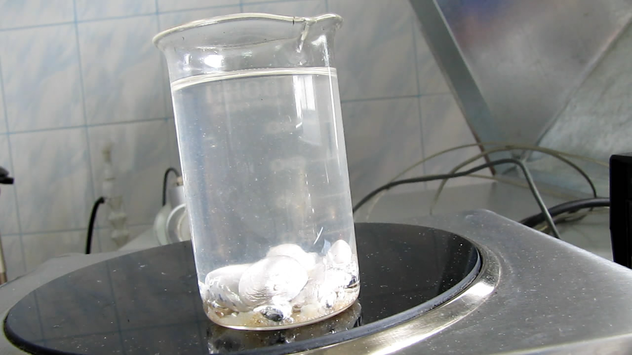   (  ). Melting of sodium (in mineral oil)