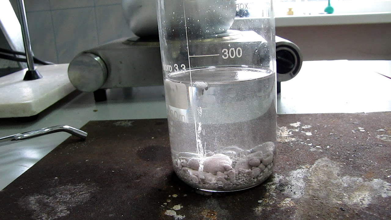       . Reaction of sodium and water under xylene