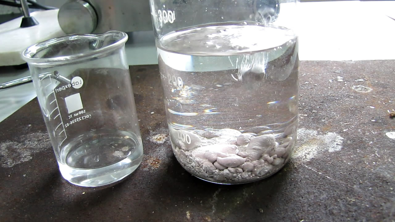       . Reaction of sodium and water under xylene