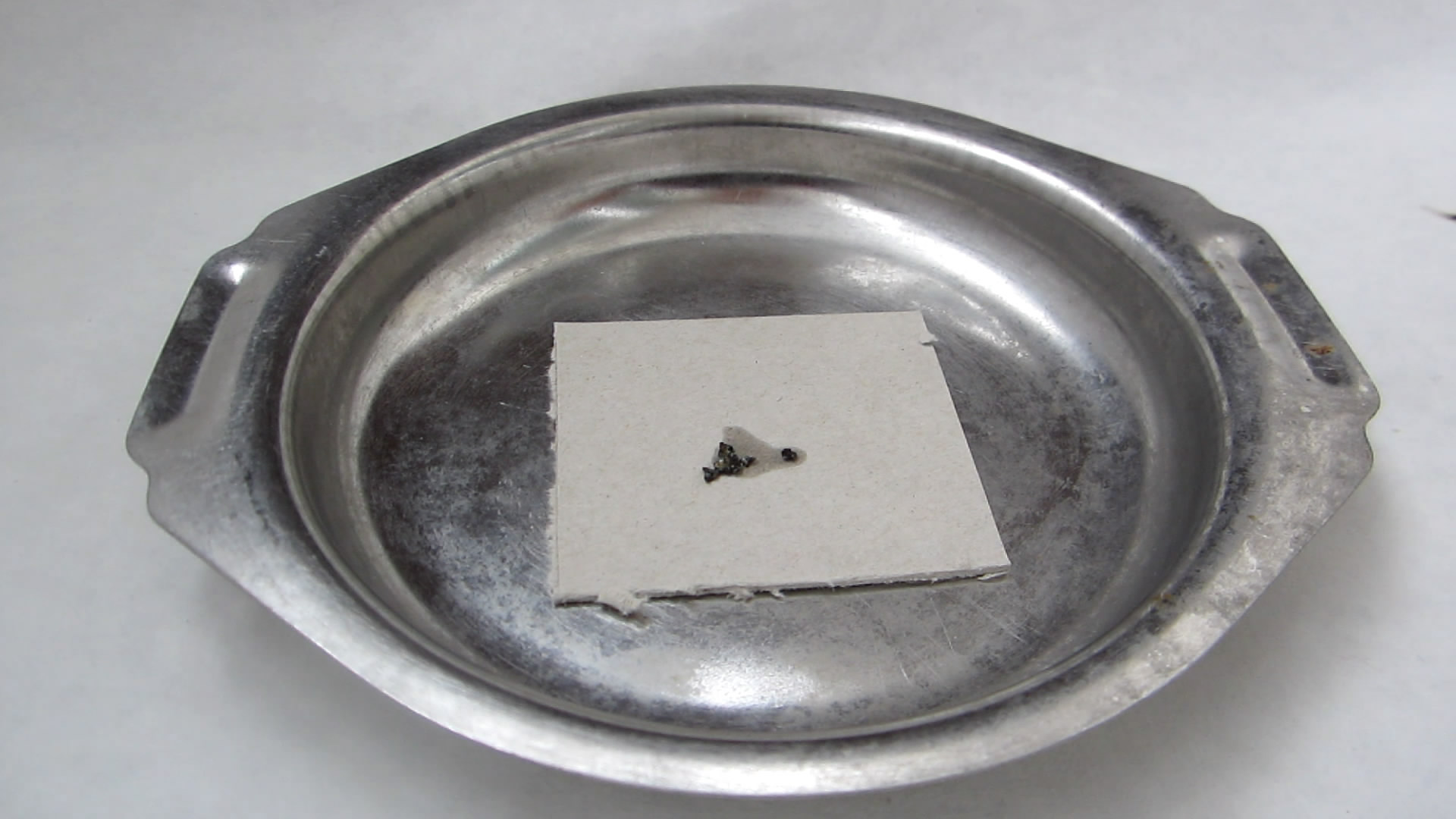 Metallic caesium. Caesium in air. Caesium and water. Caesium and ethanol.  .    ().   .   