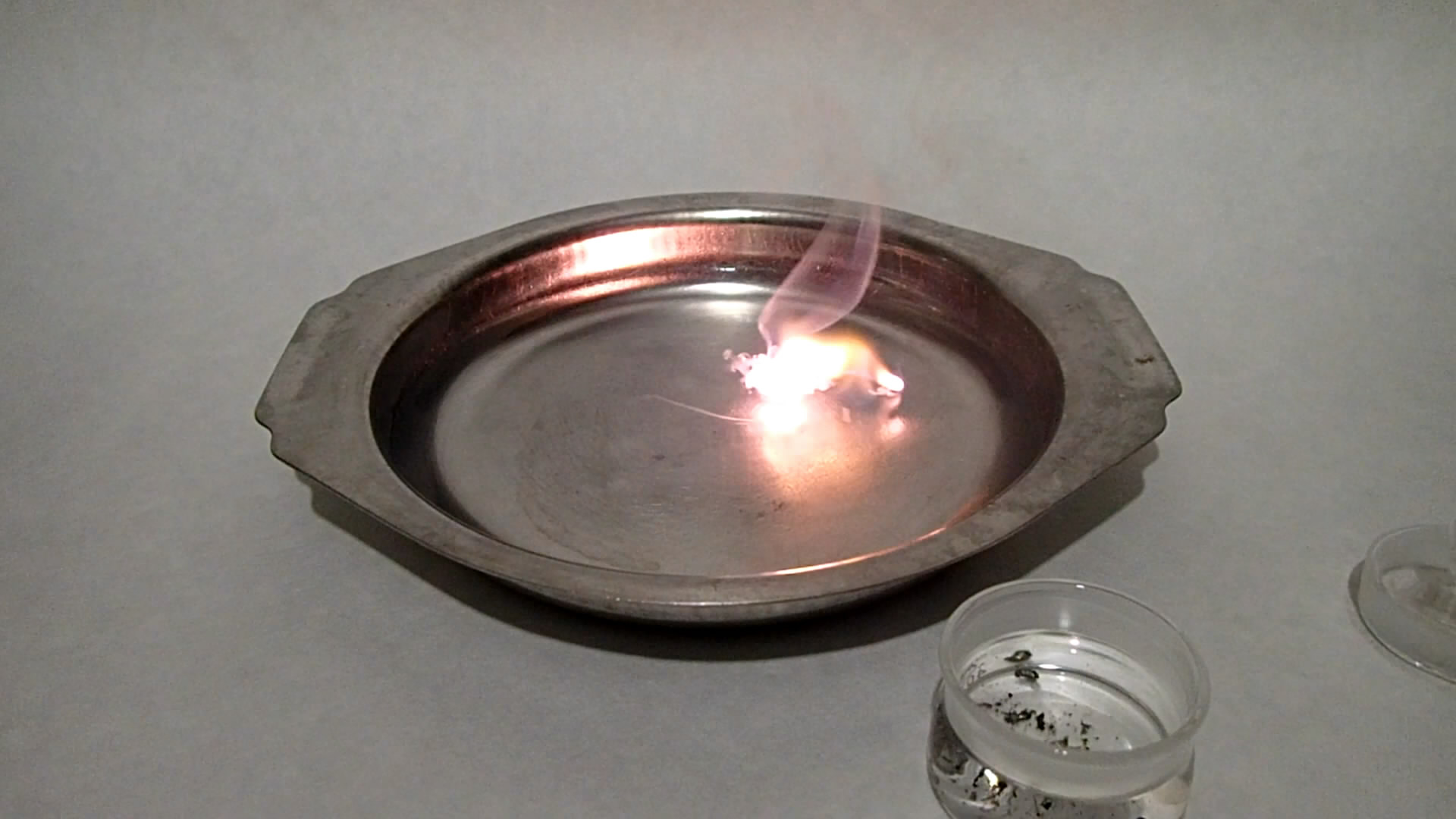 Metallic caesium. Caesium in air. Caesium and water. Caesium and ethanol.  .    ().   .   