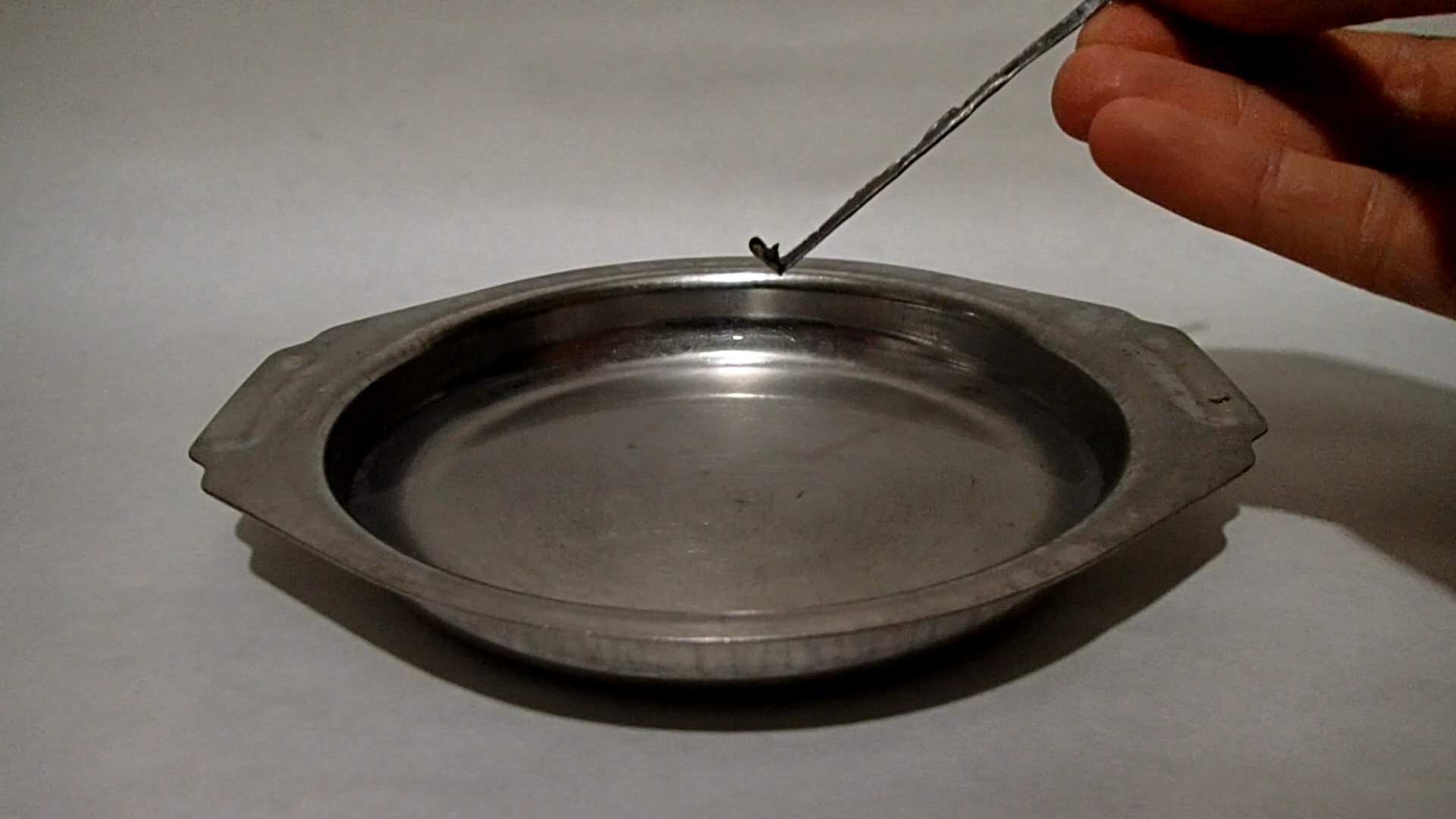 Metallic caesium. Caesium in air. Caesium and water. Caesium and ethanol.  .    ().   .   