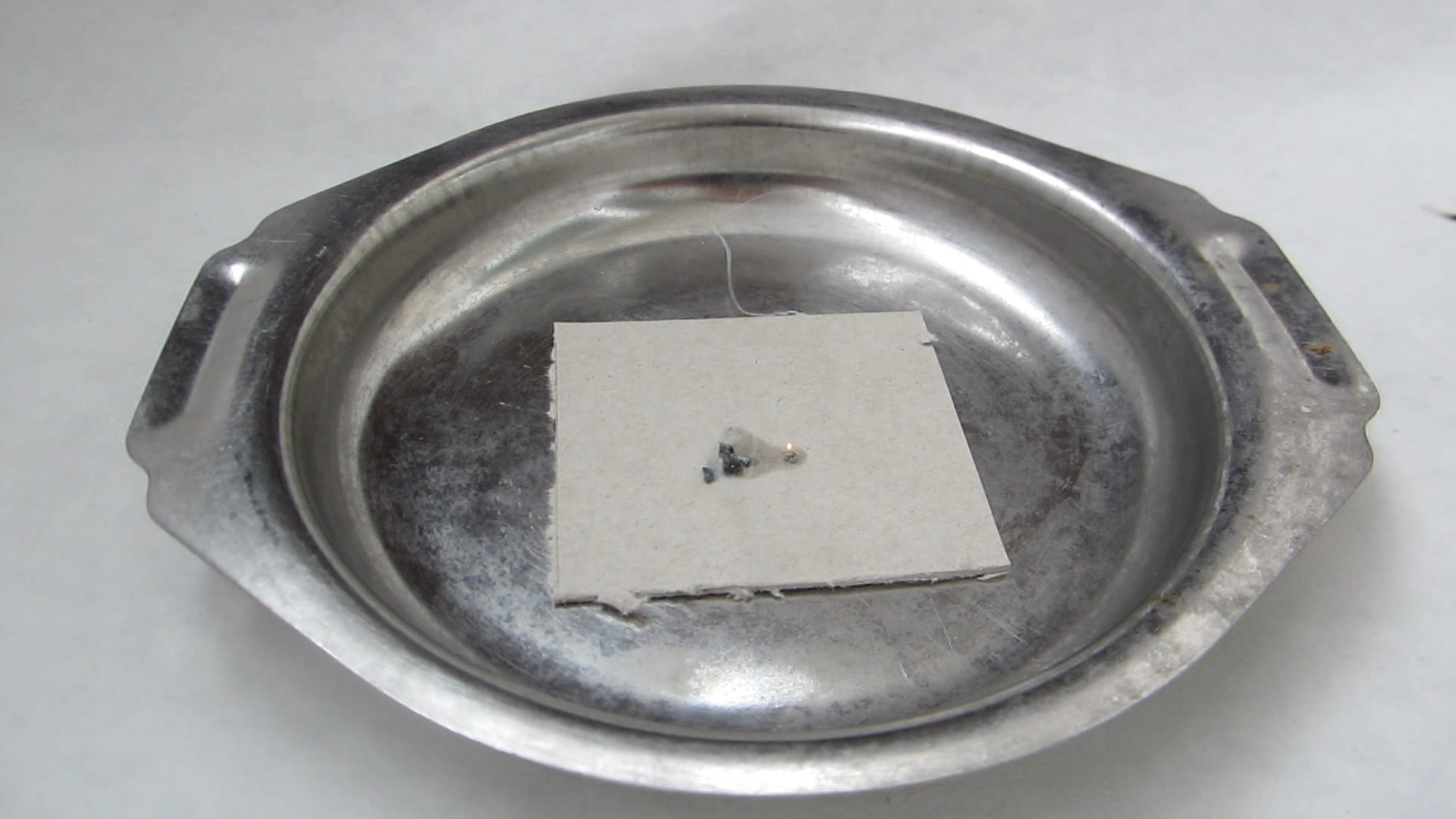 Metallic caesium. Caesium in air. Caesium and water. Caesium and ethanol.  .    ().   .   