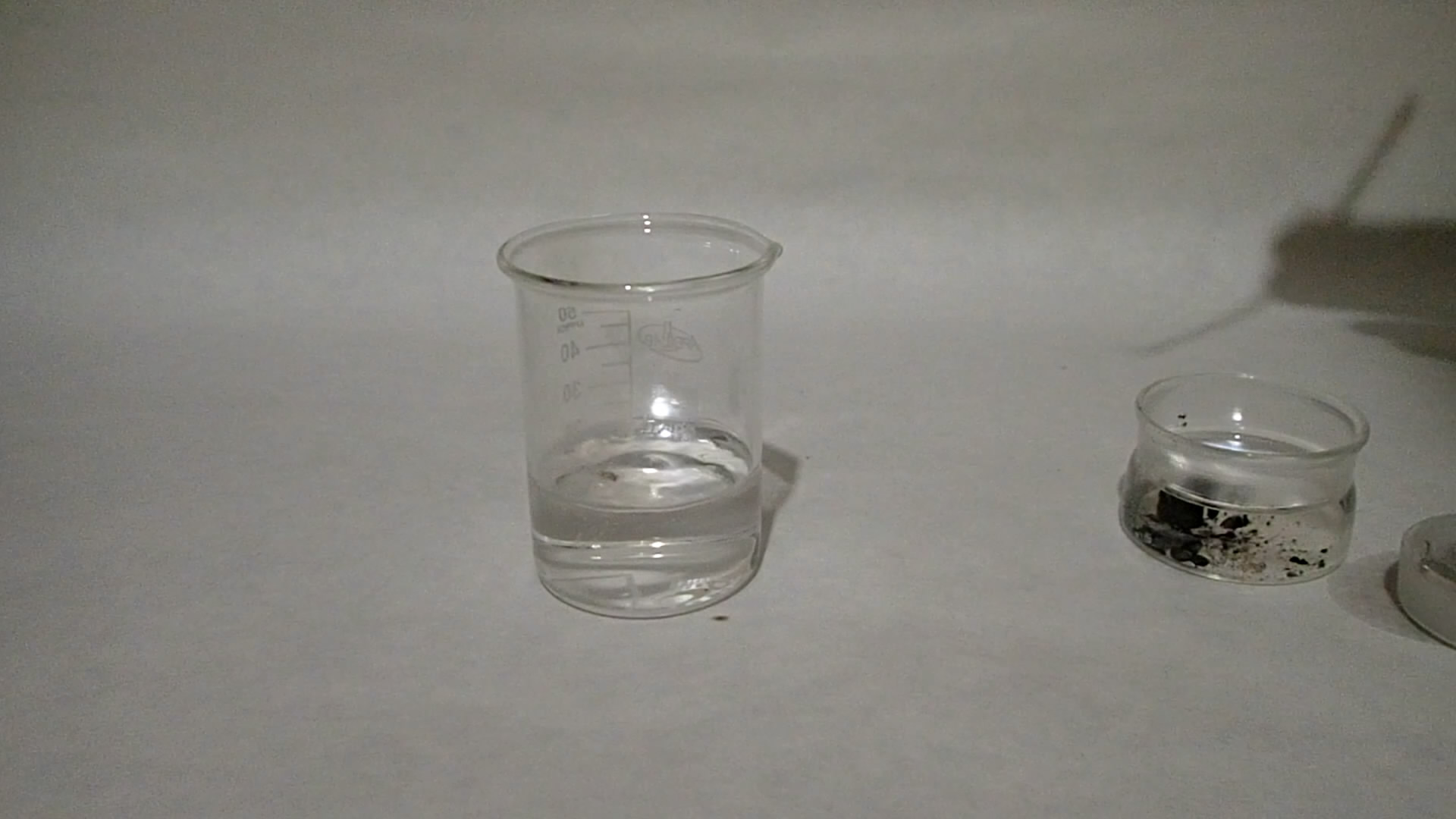 Metallic caesium. Caesium in air. Caesium and water. Caesium and ethanol.  .    ().   .   