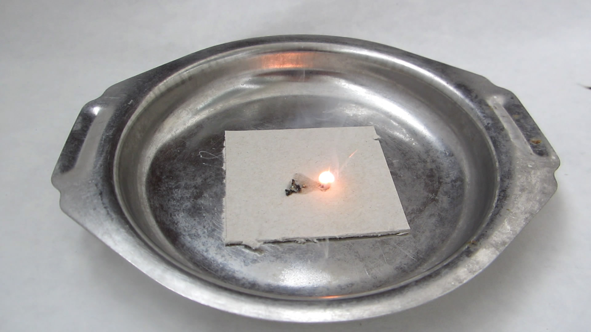 Metallic caesium. Caesium in air. Caesium and water. Caesium and ethanol.  .    ().   .   