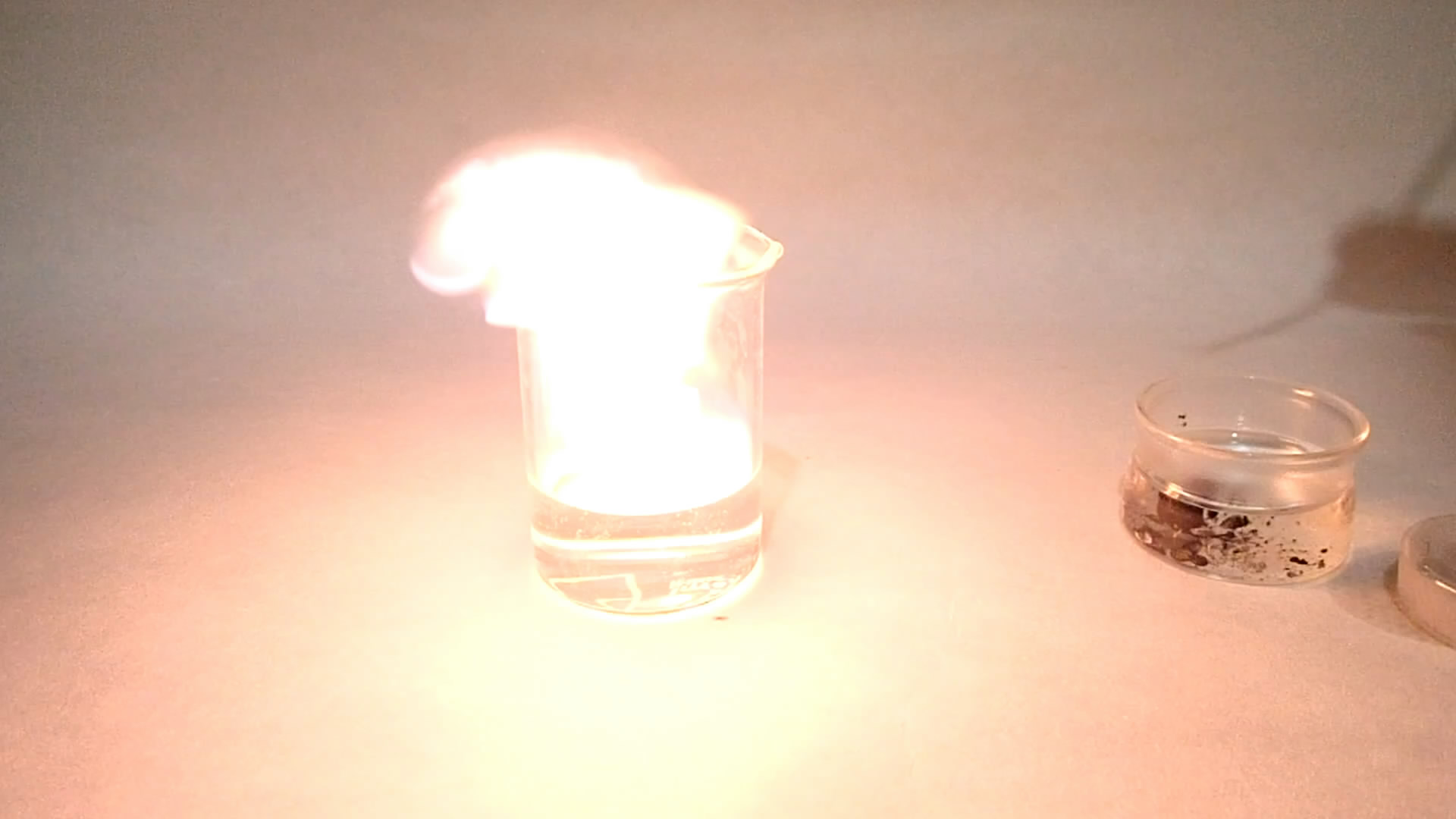 Metallic caesium. Caesium in air. Caesium and water. Caesium and ethanol.  .    ().   .   
