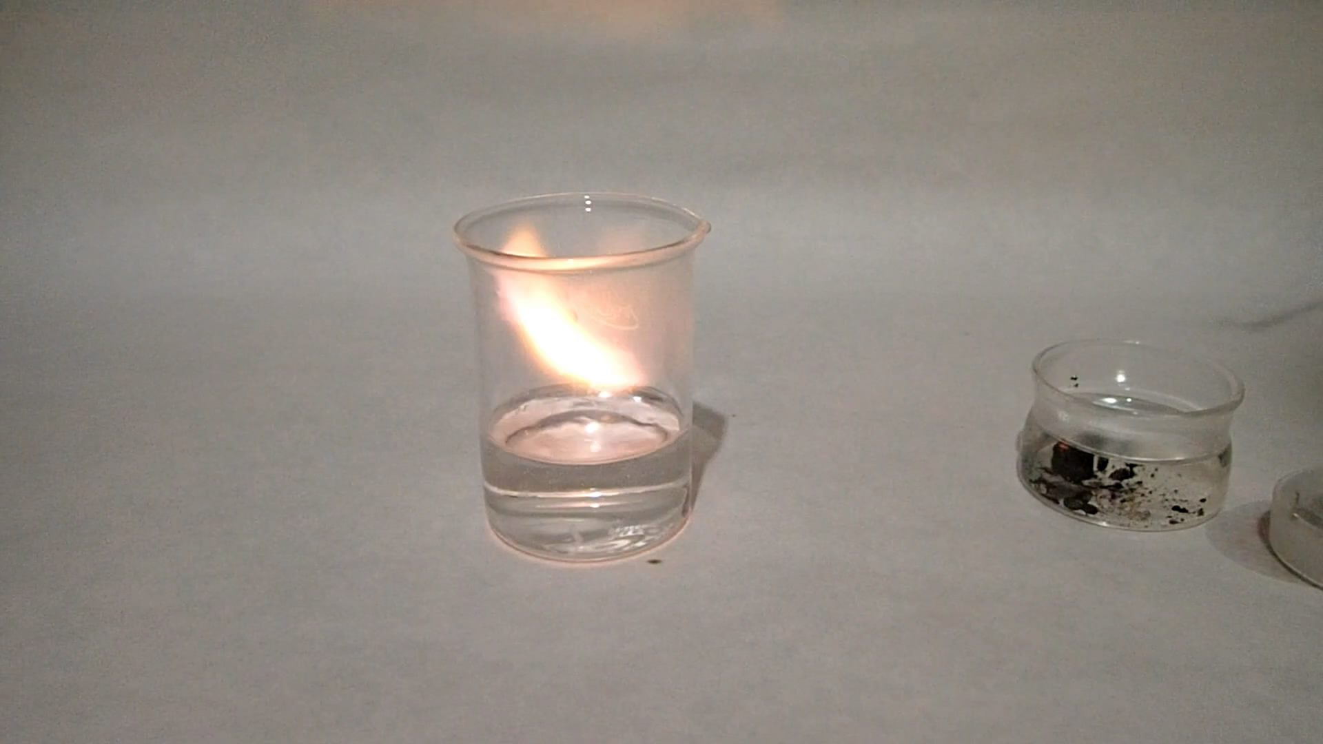Metallic caesium. Caesium in air. Caesium and water. Caesium and ethanol.  .    ().   .   