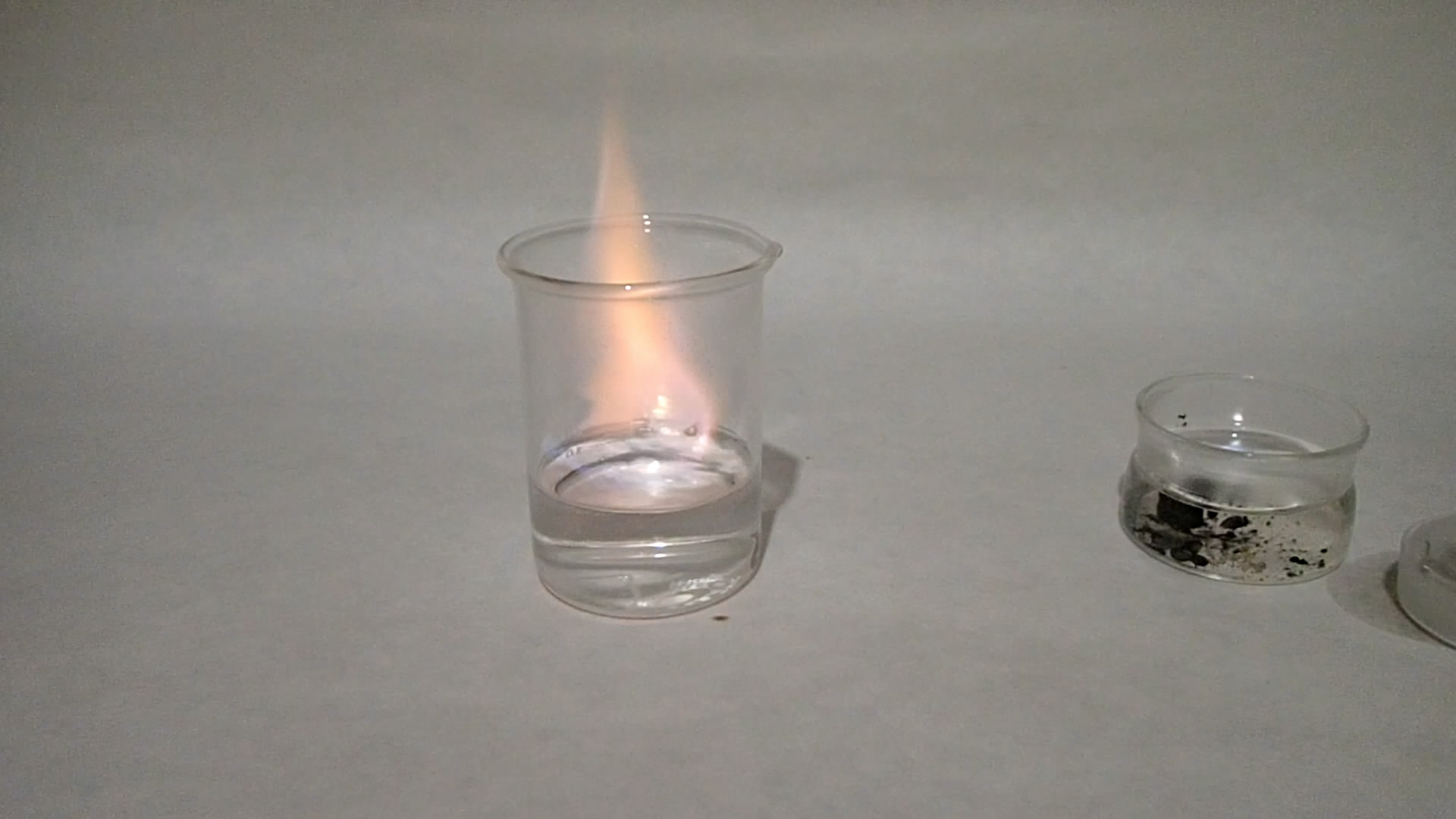Metallic caesium. Caesium in air. Caesium and water. Caesium and ethanol.  .    ().   .   