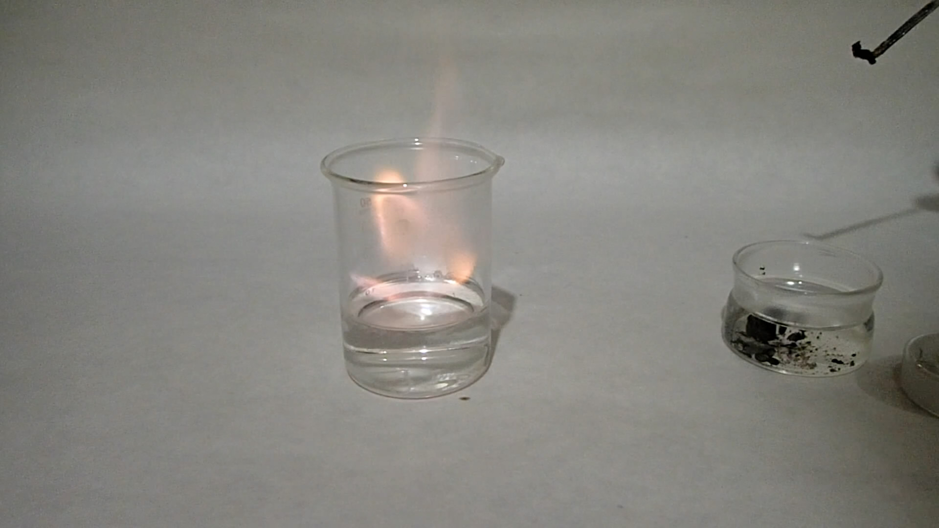 Metallic caesium. Caesium in air. Caesium and water. Caesium and ethanol.  .    ().   .   