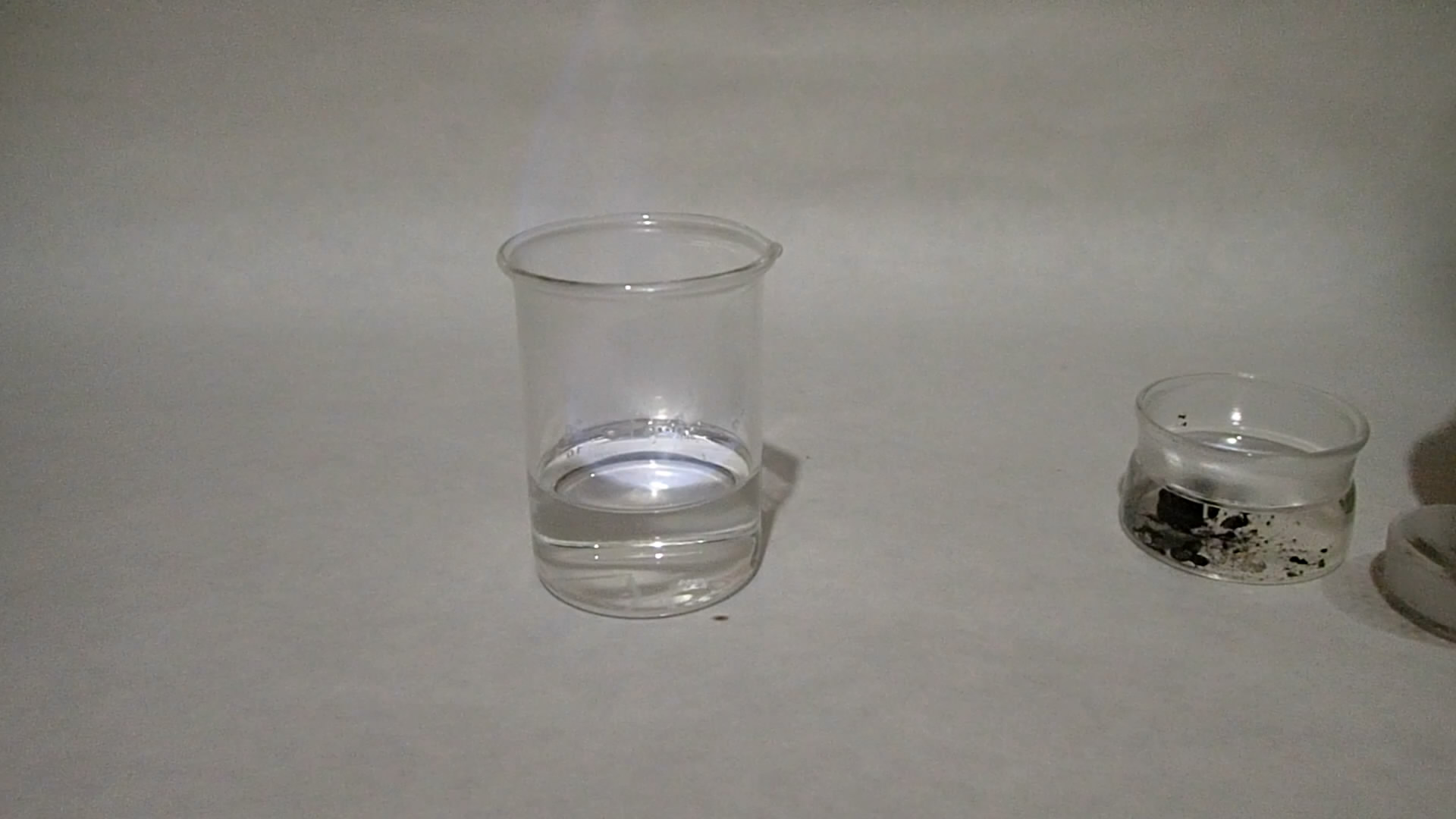Metallic caesium. Caesium in air. Caesium and water. Caesium and ethanol.  .    ().   .   