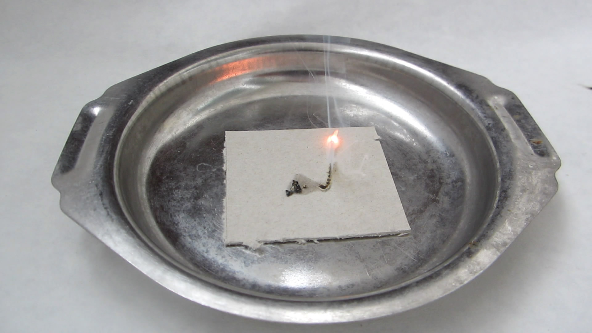 Metallic caesium. Caesium in air. Caesium and water. Caesium and ethanol.  .    ().   .   