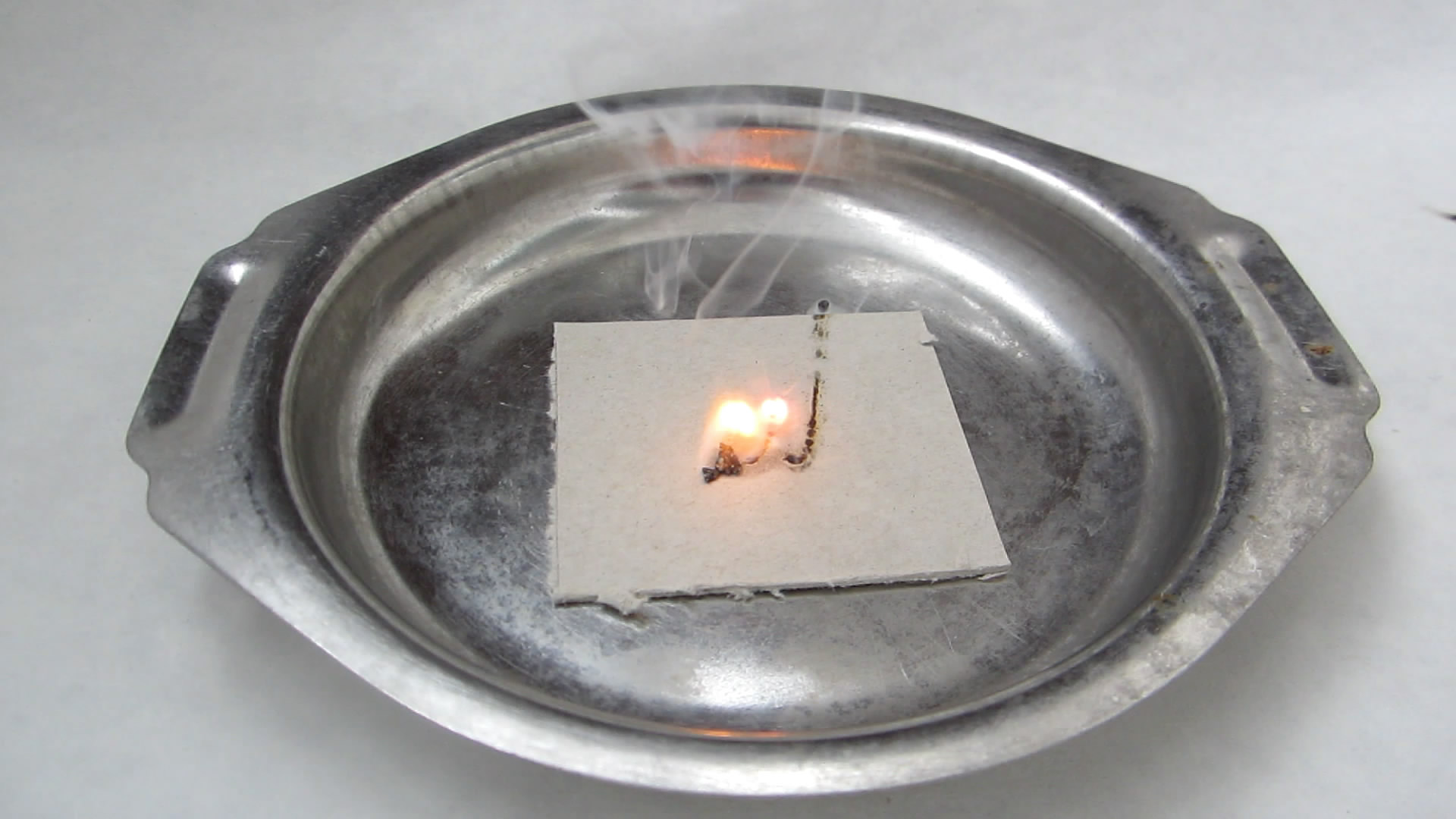 Metallic caesium. Caesium in air. Caesium and water. Caesium and ethanol.  .    ().   .   