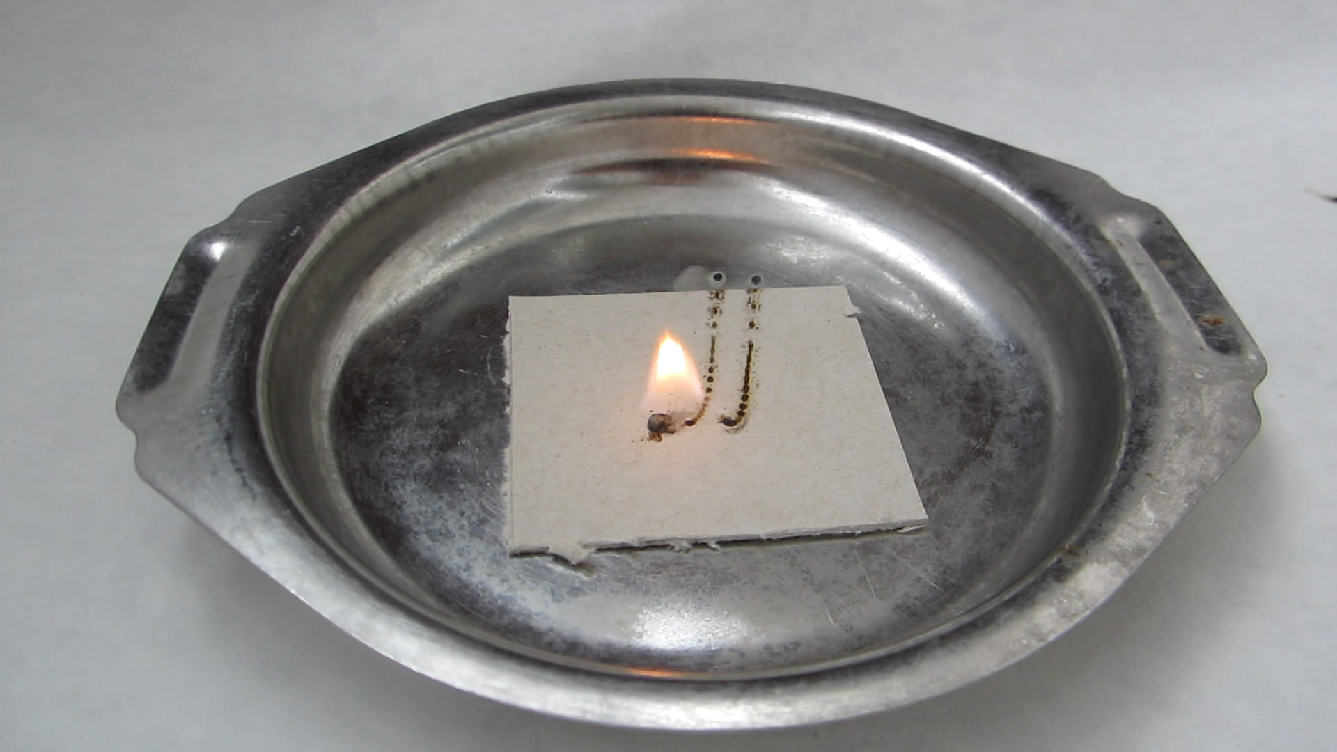 Metallic caesium. Caesium in air. Caesium and water. Caesium and ethanol.  .    ().   .   