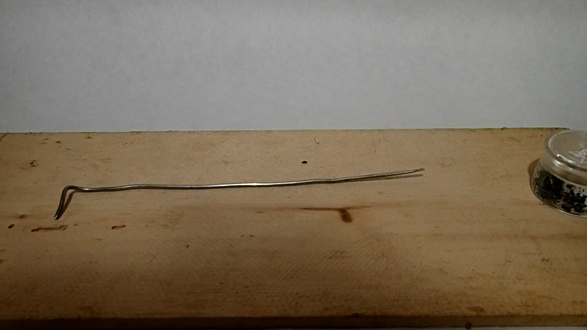 Metallic caesium. Caesium in air. Caesium and water. Caesium and ethanol.  .    ().   .   