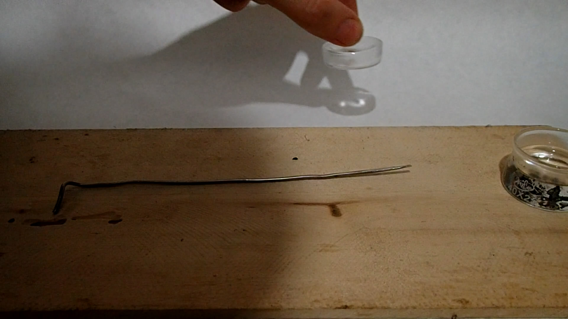 Metallic caesium. Caesium in air. Caesium and water. Caesium and ethanol.  .    ().   .   