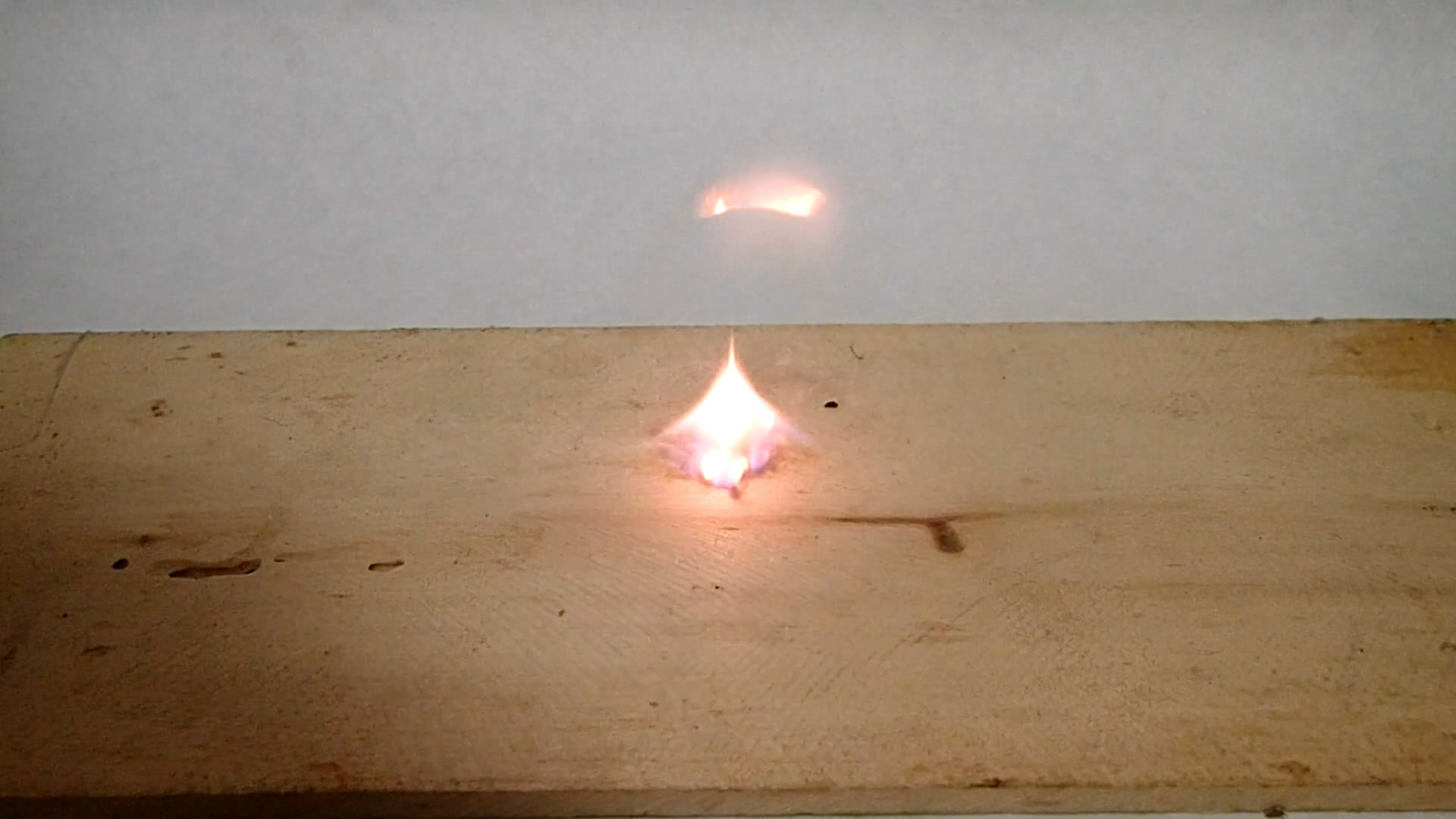 Metallic caesium. Caesium in air. Caesium and water. Caesium and ethanol.  .    ().   .   