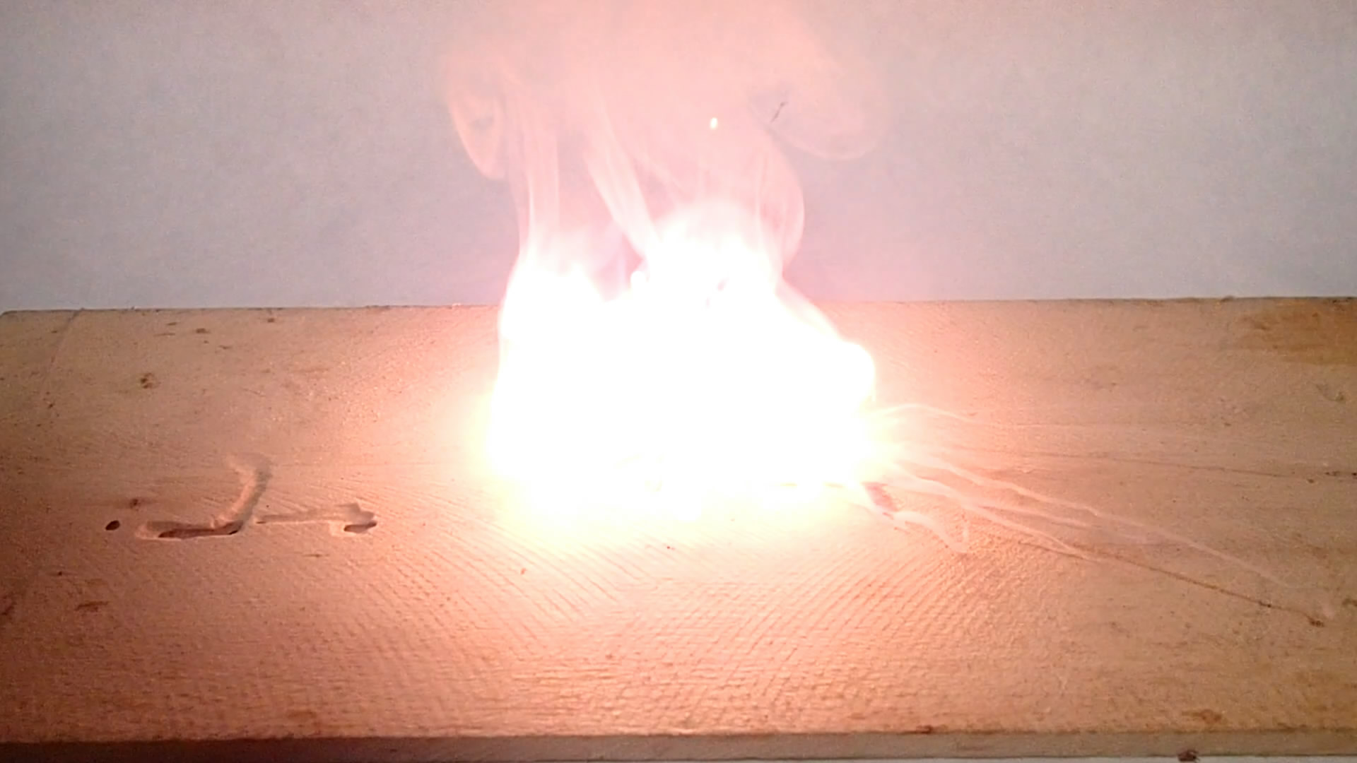 Metallic caesium. Caesium in air. Caesium and water. Caesium and ethanol.  .    ().   .   